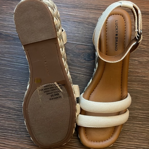 Lucky Brand Cream Wedge Size 8 - Picture 4 of 4